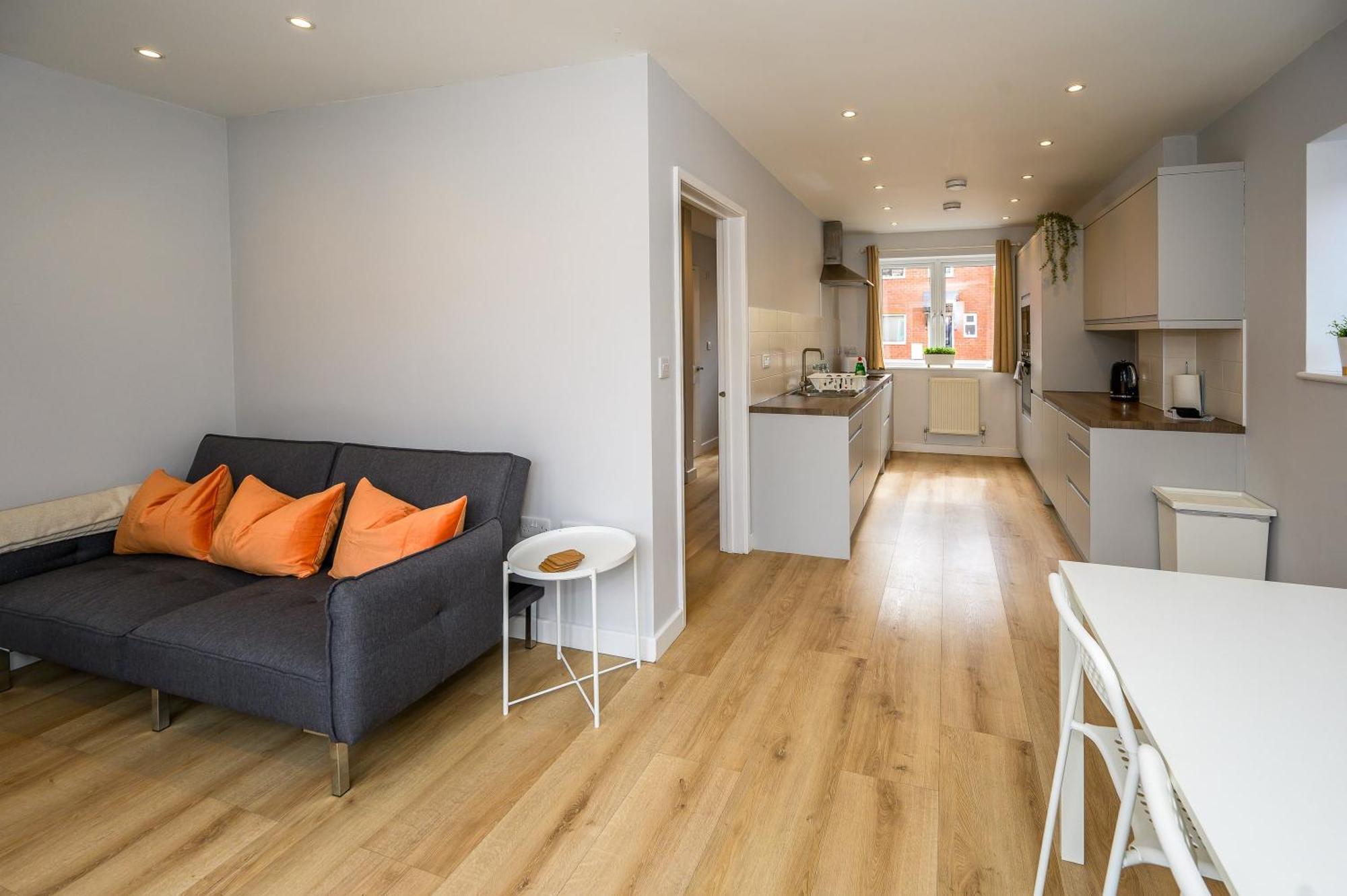 Holiday home Dings House With Free Parking In Super South West Location By Staystaycations *