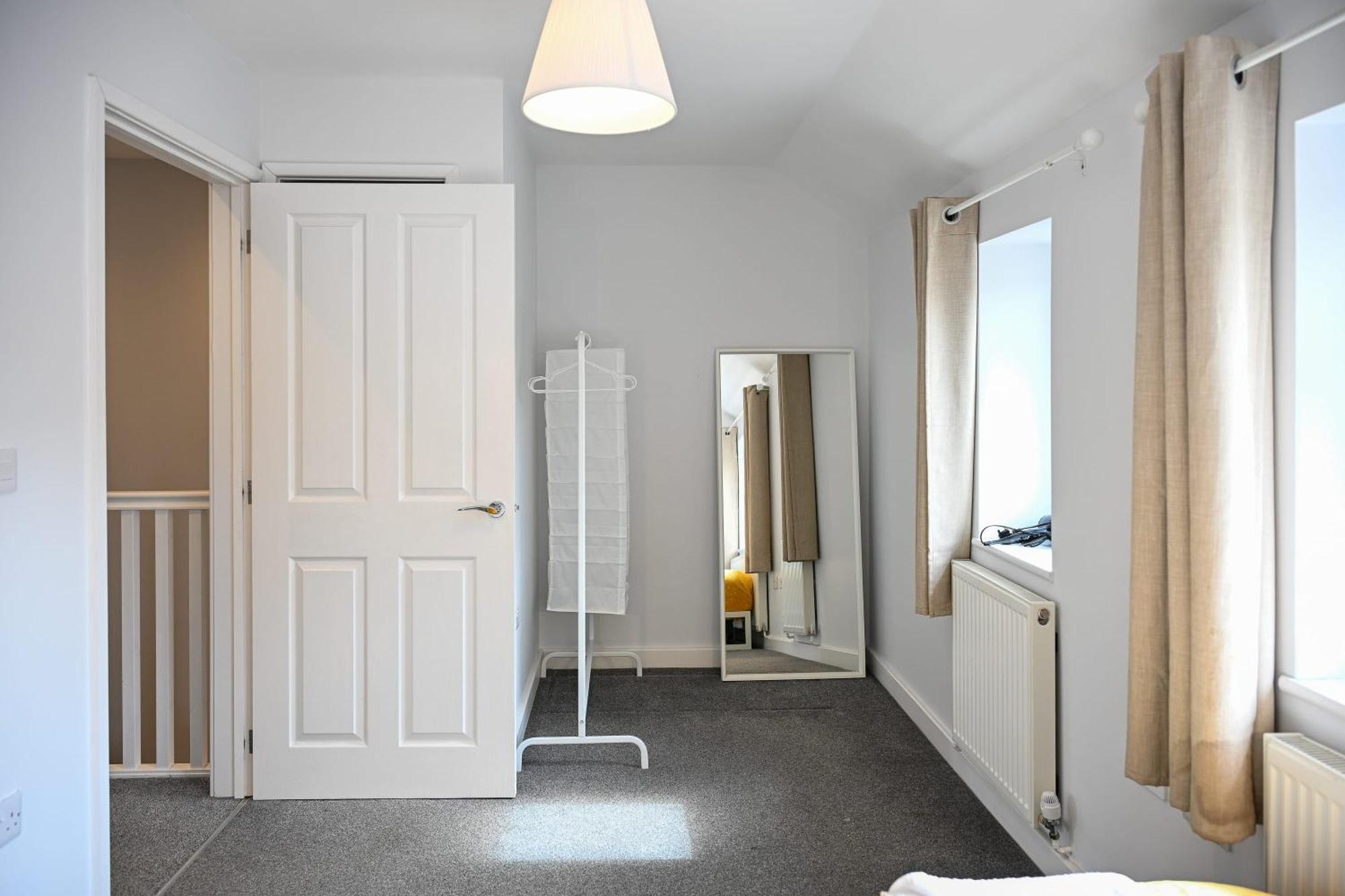 Dings House With Free Parking In Super South West Location By Staystaycations Holiday home Bristol