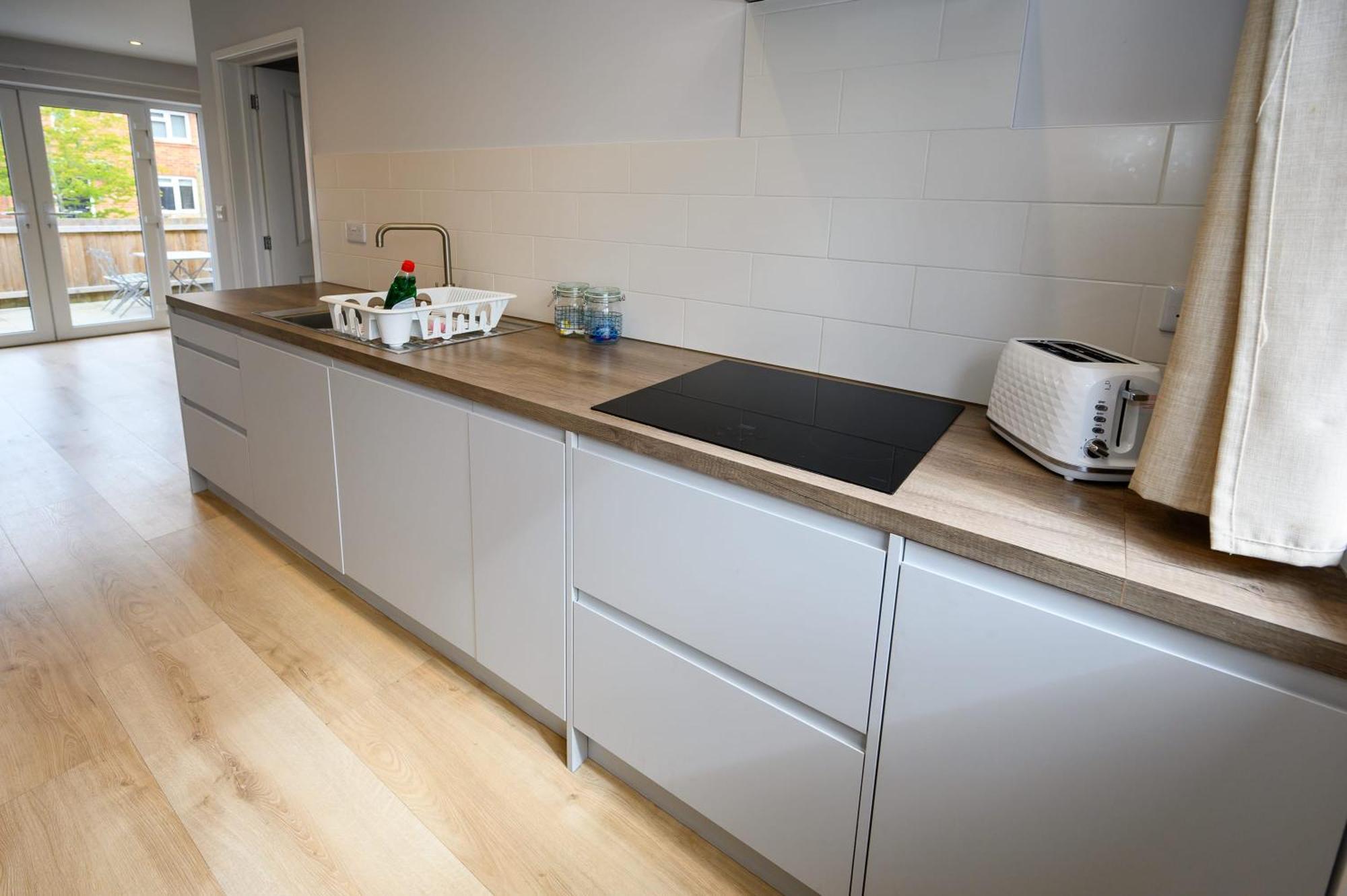 Dings House With Free Parking In Super South West Location By Staystaycations Holiday home *