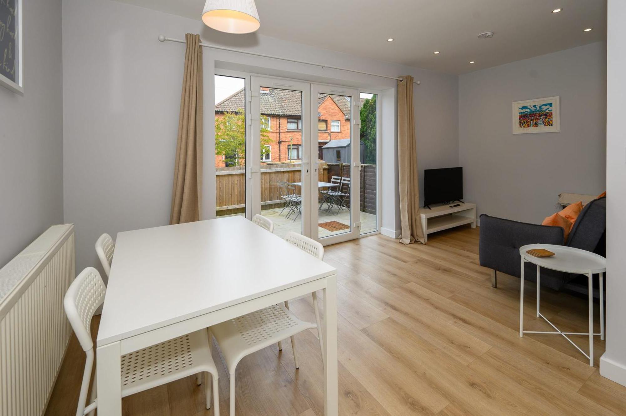 Dings House With Free Parking In Super South West Location By Staystaycations * Bristol