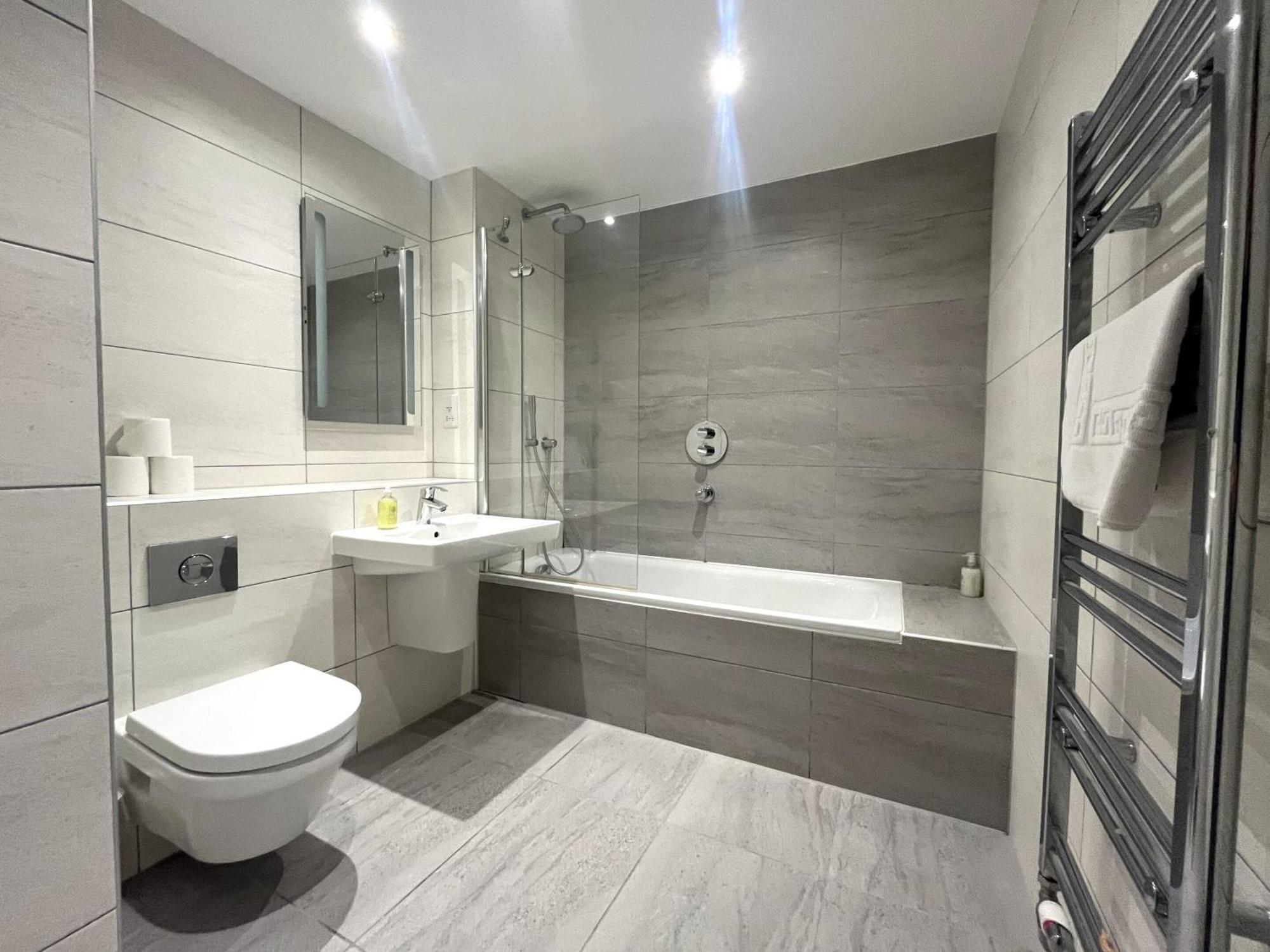 Harbourside Haven - One Bed With Balcony Apartment Bristol