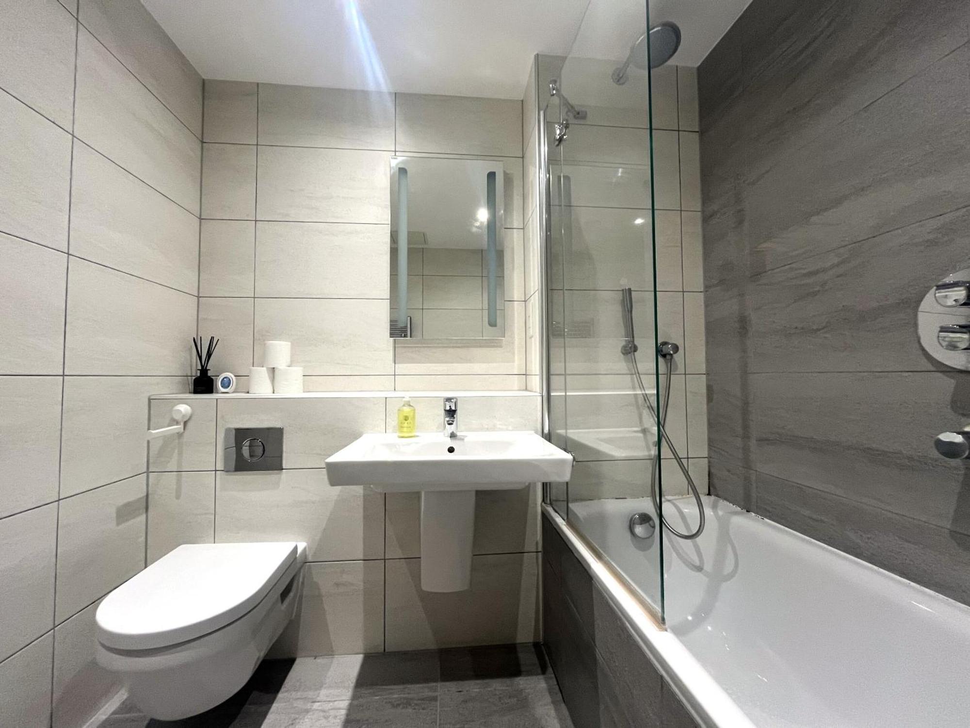 Harbourside Haven - One Bed With Balcony