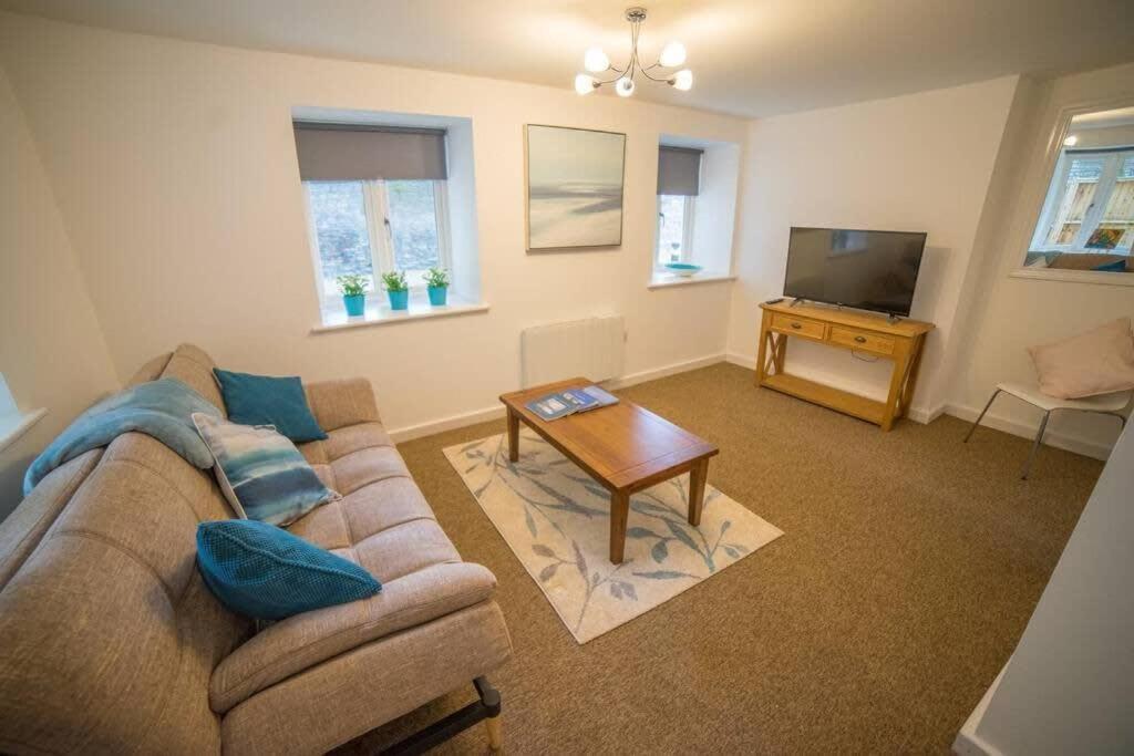 Champion Court Two Bedroom Flat Apartment *