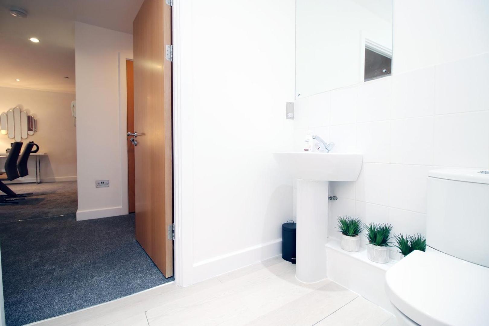 2br Near Centre