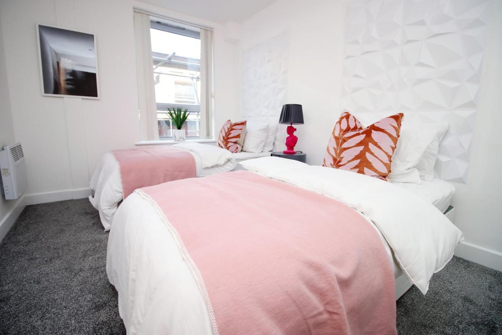2br Near Centre Apartment *