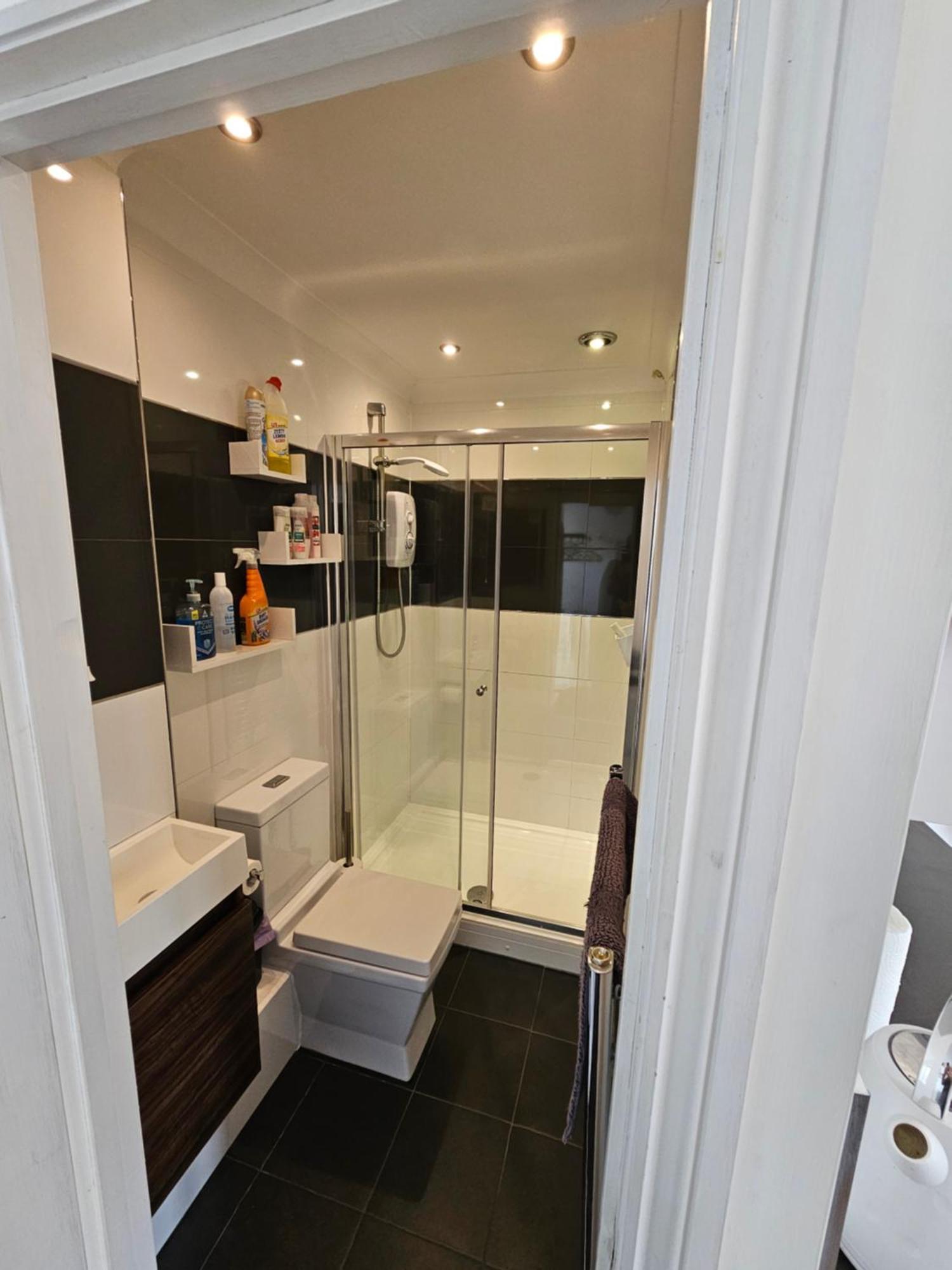 Apartment Modern Immaculate With Ac & Parking, Outside The Caz Bristol