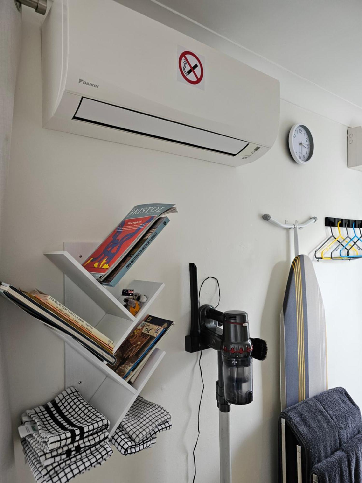 Modern Immaculate With Ac & Parking, Outside The Caz * Bristol