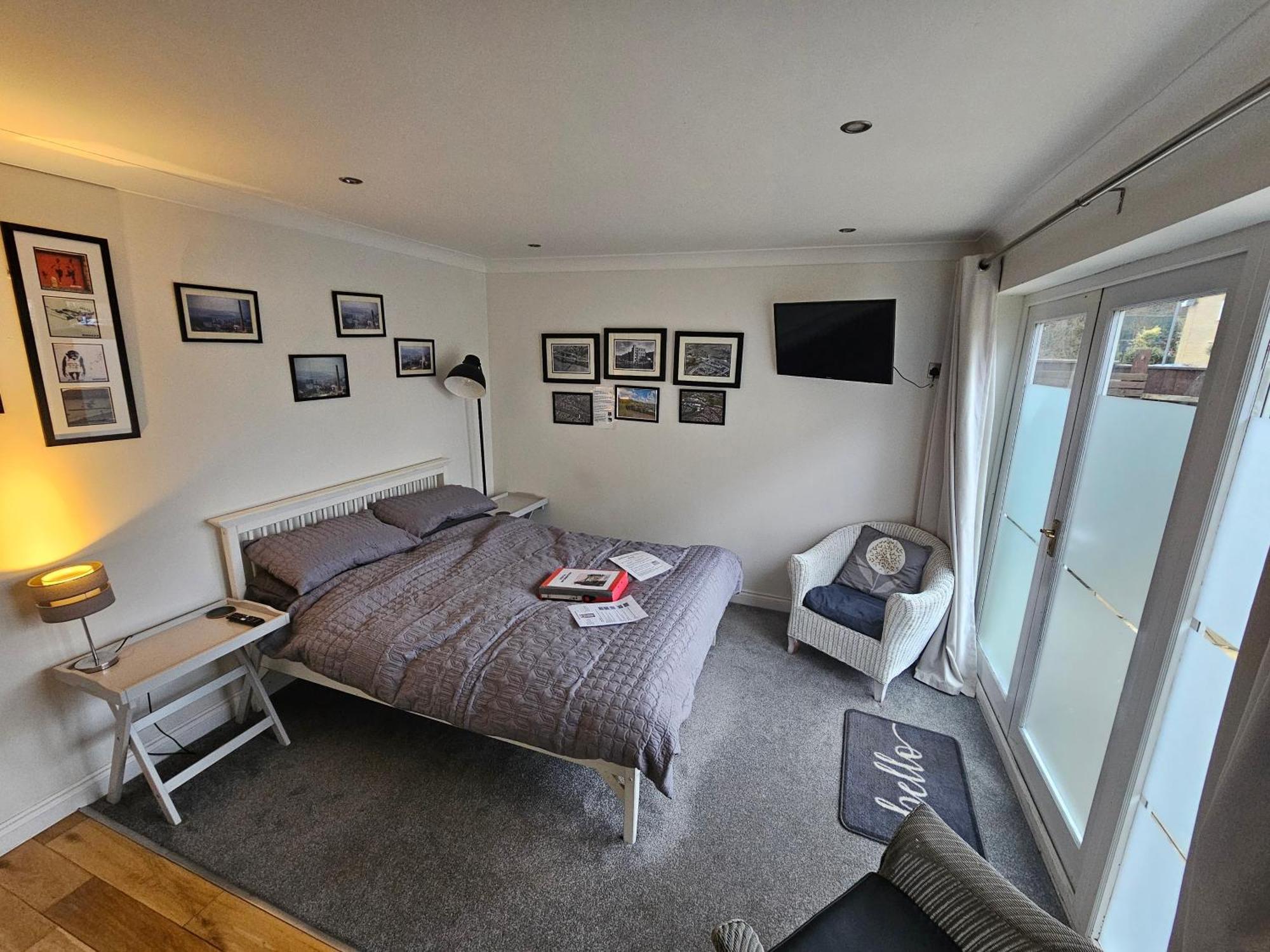 Modern Immaculate With Ac & Parking, Outside The Caz Bristol