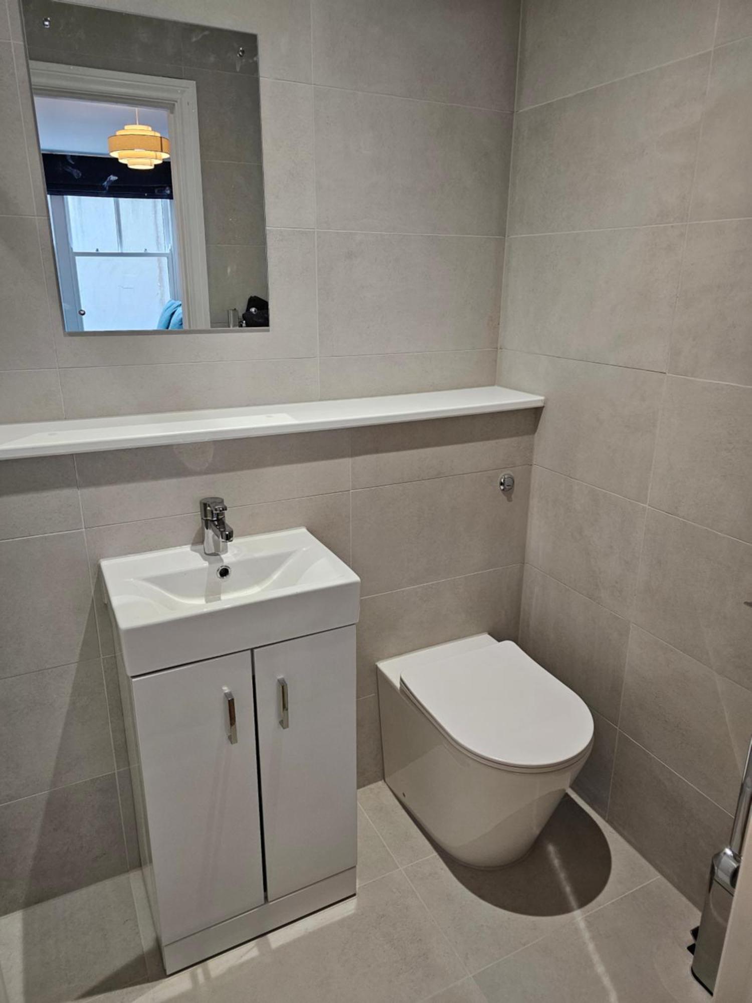 Spacious Modern 2-bed Parking & Wi-fi & 65
