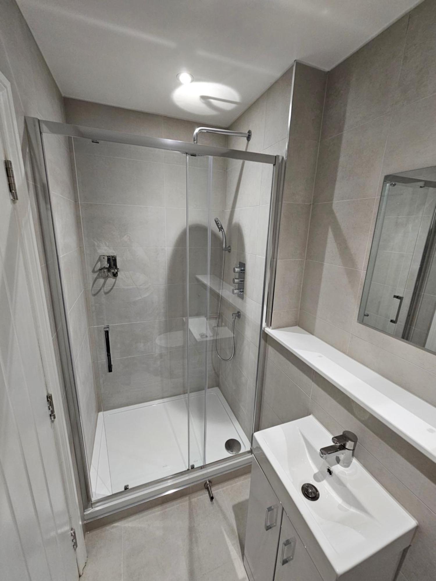 Apartment Spacious Modern 2-bed Parking & Wi-fi & 65