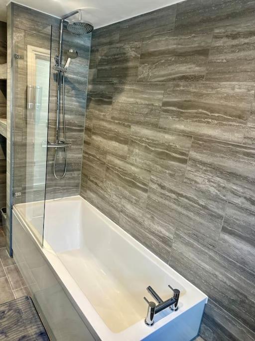 Your Stylish Totterdown Haven Apartment