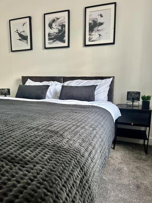 Your Stylish Totterdown Haven *