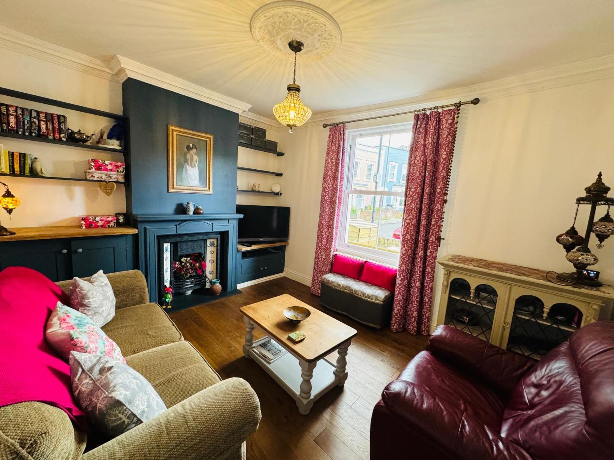 Modern & Vintage Inspired In Old Totterdown Guest house *