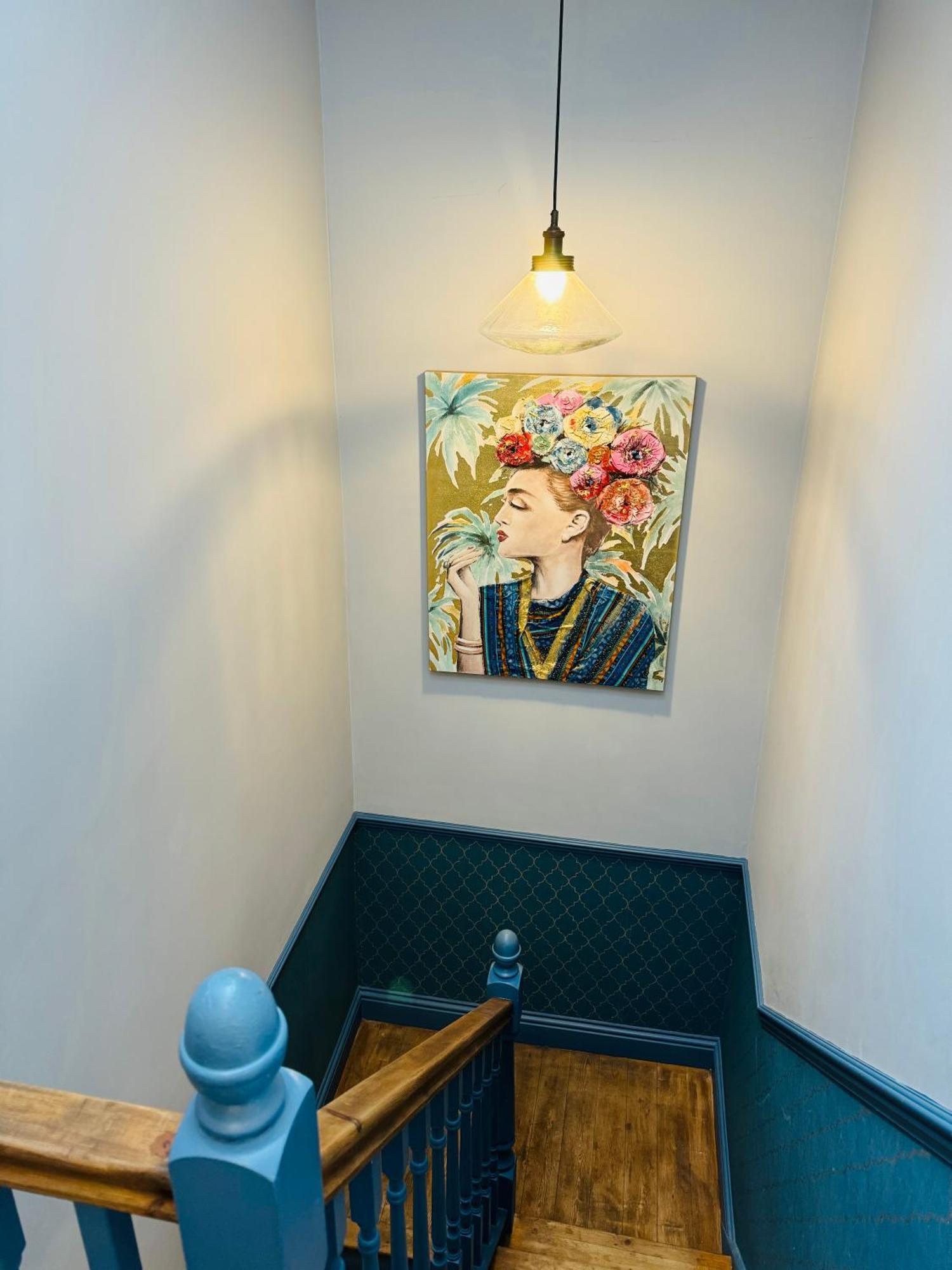 Modern & Vintage Inspired In Old Totterdown Guest house