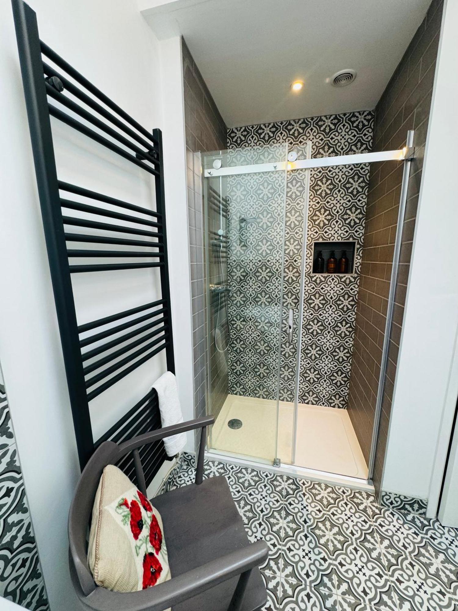 Modern & Vintage Inspired In Old Totterdown Guest house Bristol