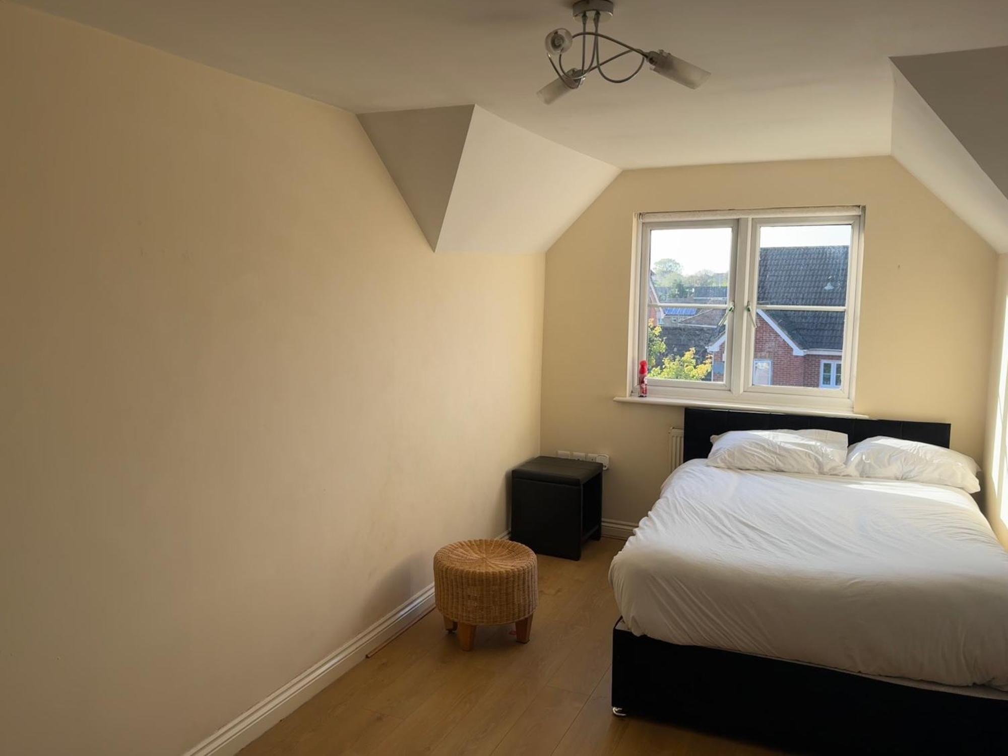 Cosy And Spacious Near Town Centre Homestay