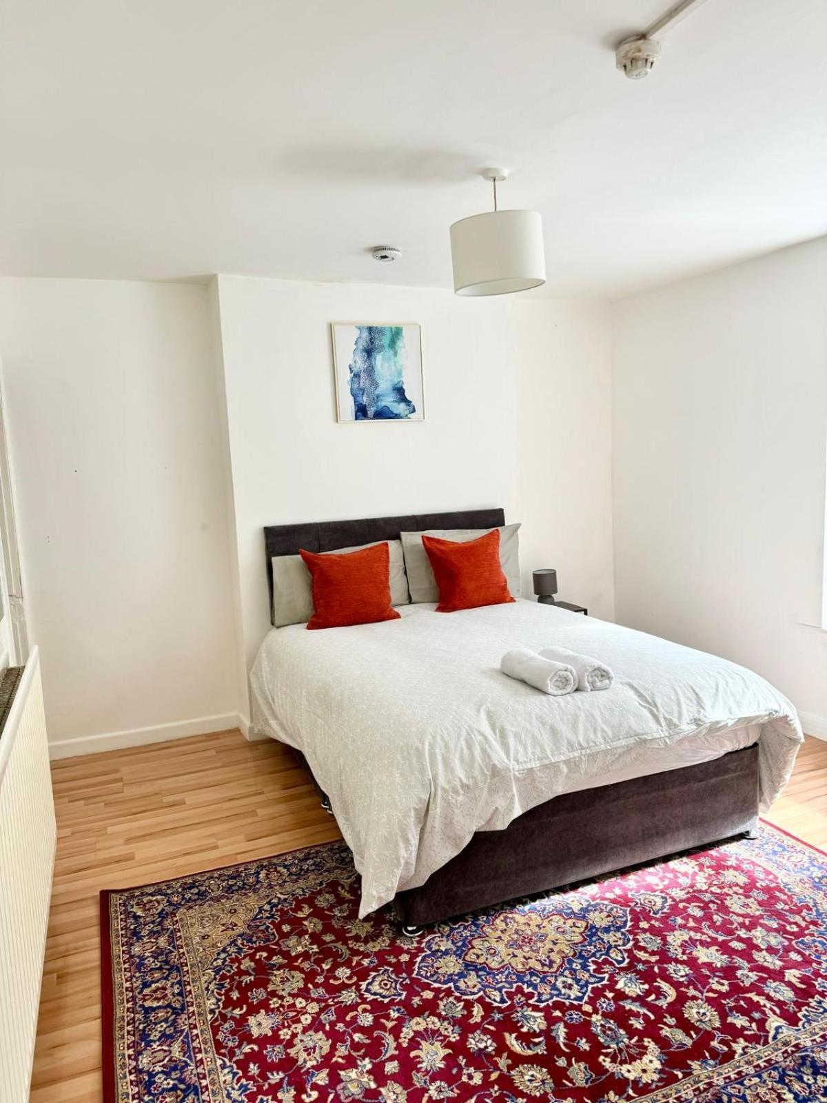 Spacious Near City Centre *