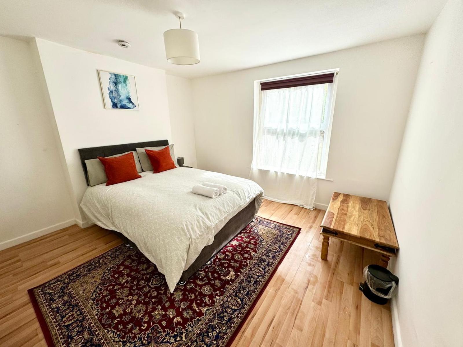 Spacious Near City Centre Bristol