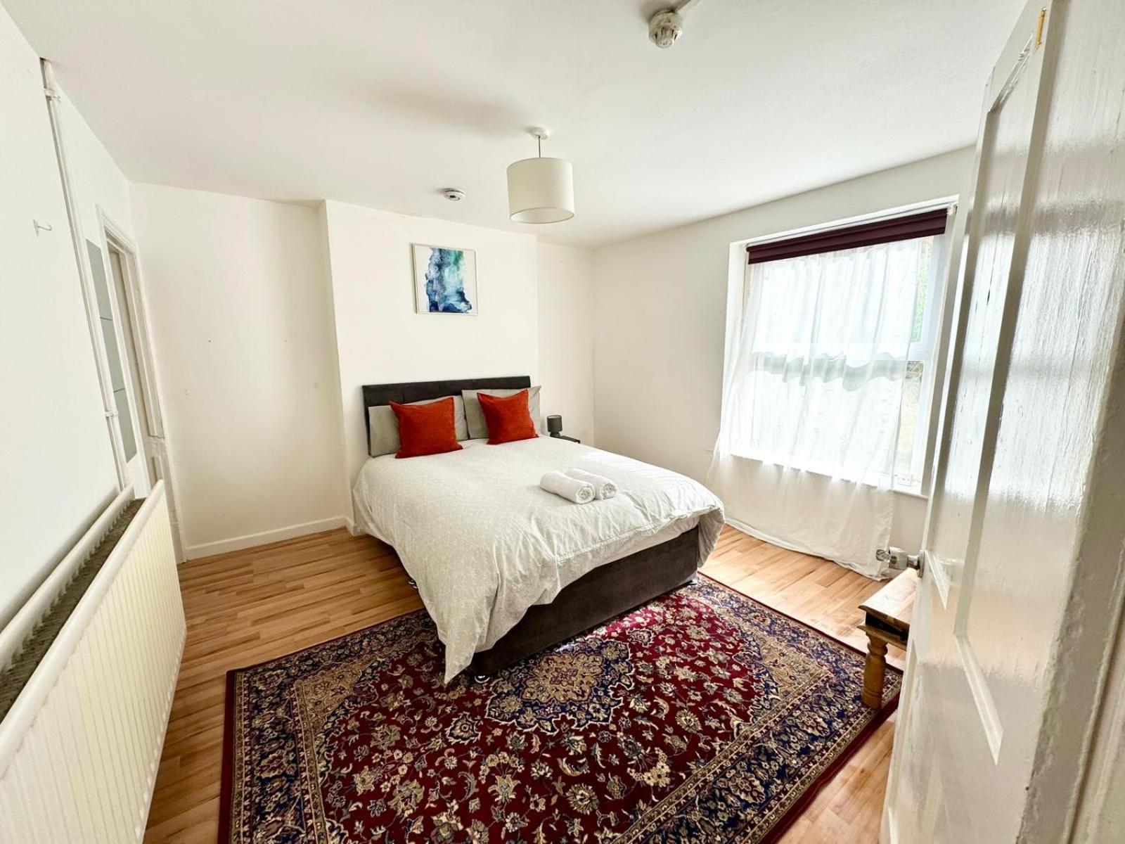 Spacious Near City Centre Bristol
