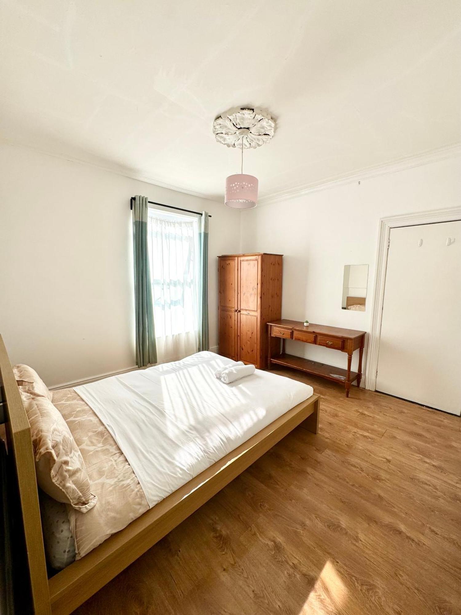 Cozy Large Near City Centre Homestay *