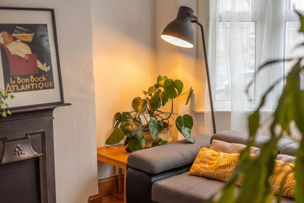 Spacious, 3 Bed House, Wi-fi, Long Term Discounts Bristol
