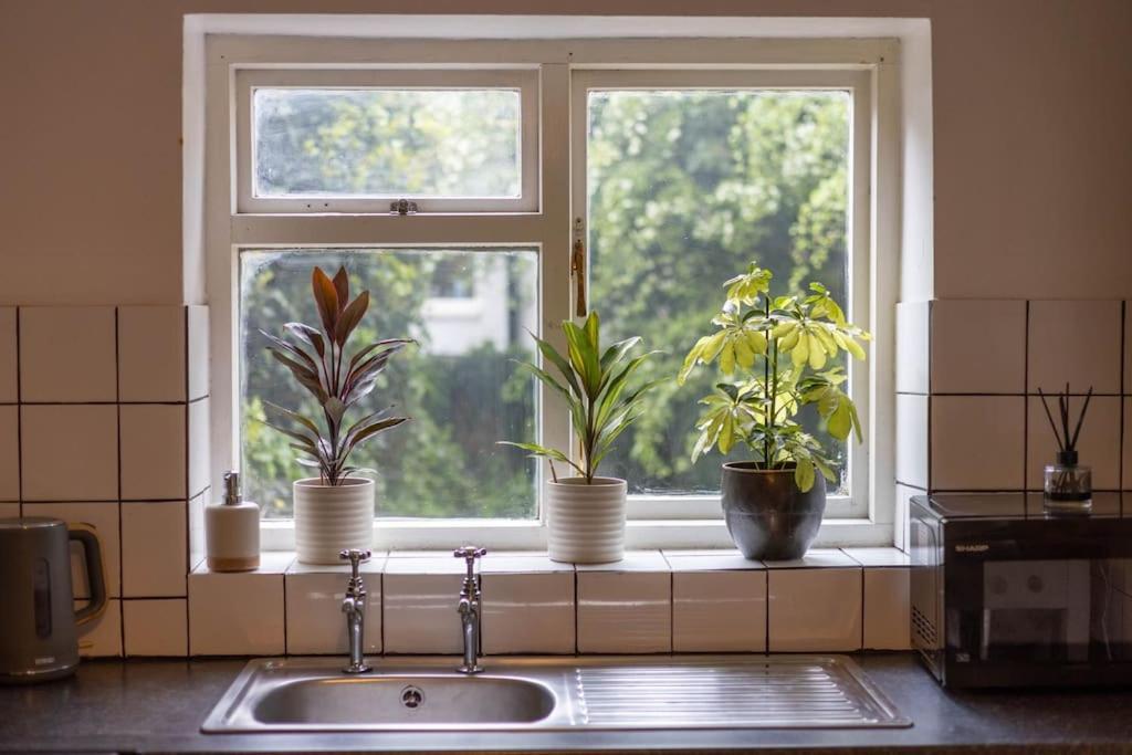 Apartment Spacious, 3 Bed House, Wi-fi, Long Term Discounts *