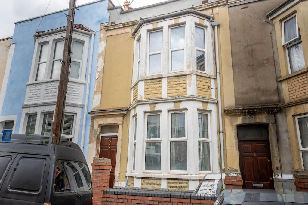 Spacious, 3 Bed House, Wi-fi, Long Term Discounts *