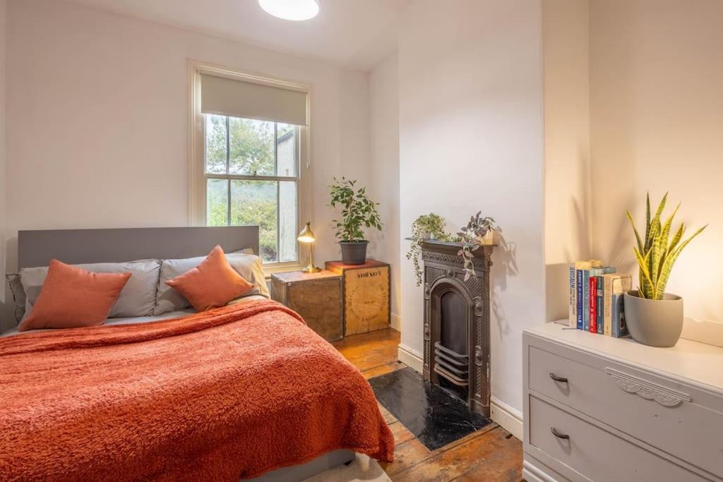 Apartment Spacious, 3 Bed House, Wi-fi, Long Term Discounts