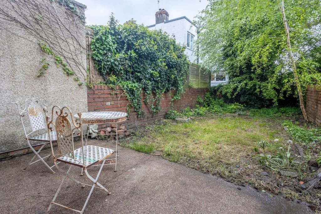 Spacious, 3 Bed House, Wi-fi, Long Term Discounts Apartment Bristol