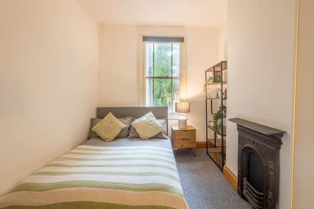 Spacious, 3 Bed House, Wi-fi, Long Term Discounts Bristol