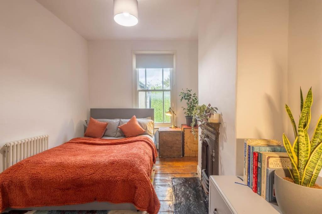 Spacious, 3 Bed House, Wi-fi, Long Term Discounts Bristol