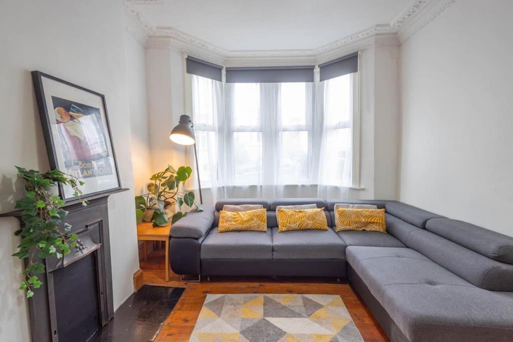 Spacious, 3 Bed House, Wi-fi, Long Term Discounts