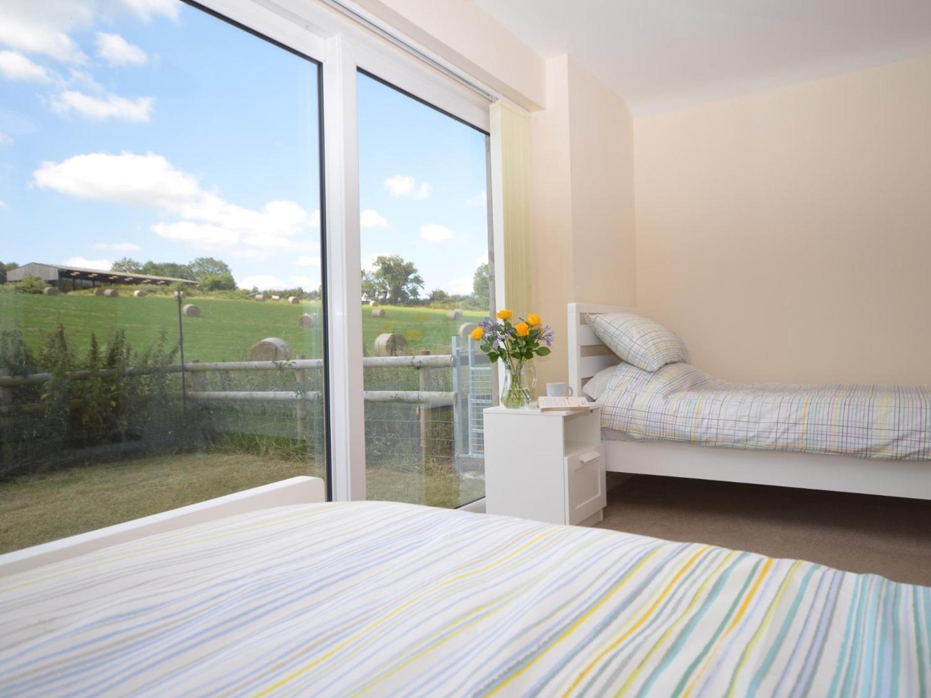 2 Bed In 75697 Holiday home Bristol
