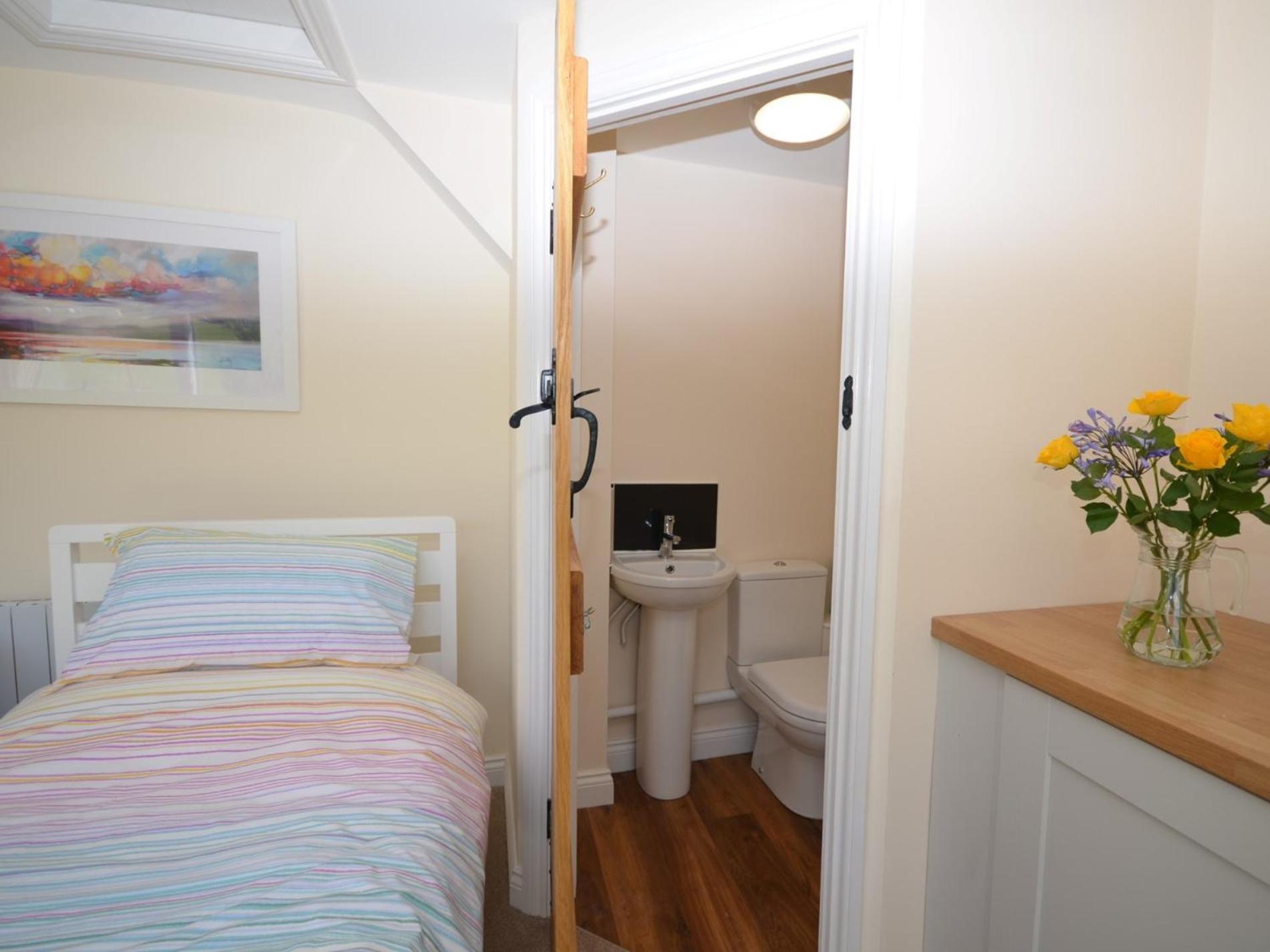 2 Bed In 75697 Holiday home Bristol