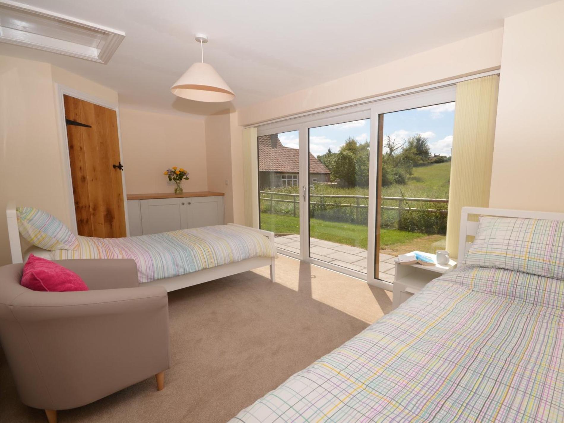 2 Bed In 75697 Bristol