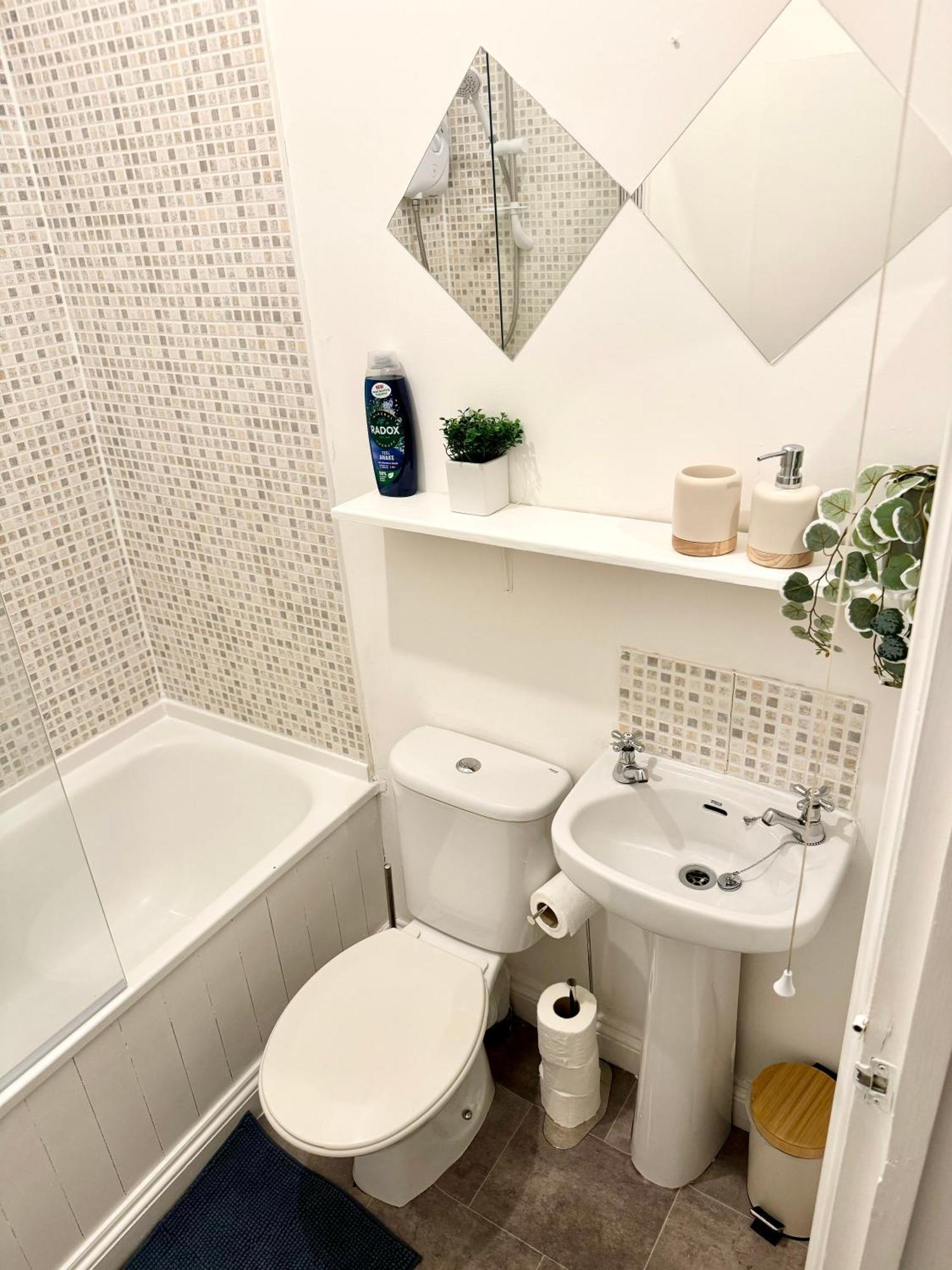 Cozy 2br In Centre Apartment *
