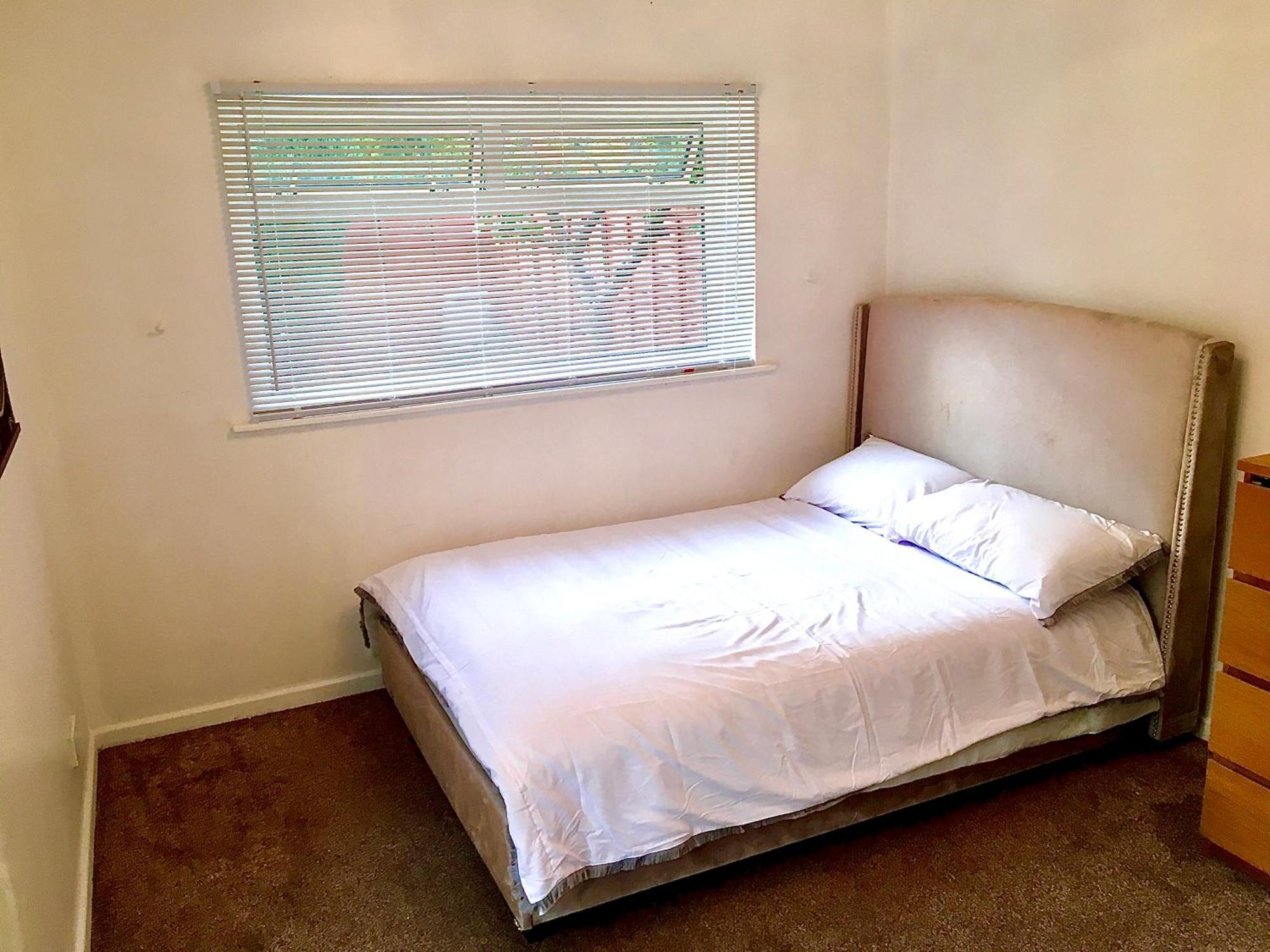 Holiday home The Washington Sleeps 10 People Park 4 Cars Bristol