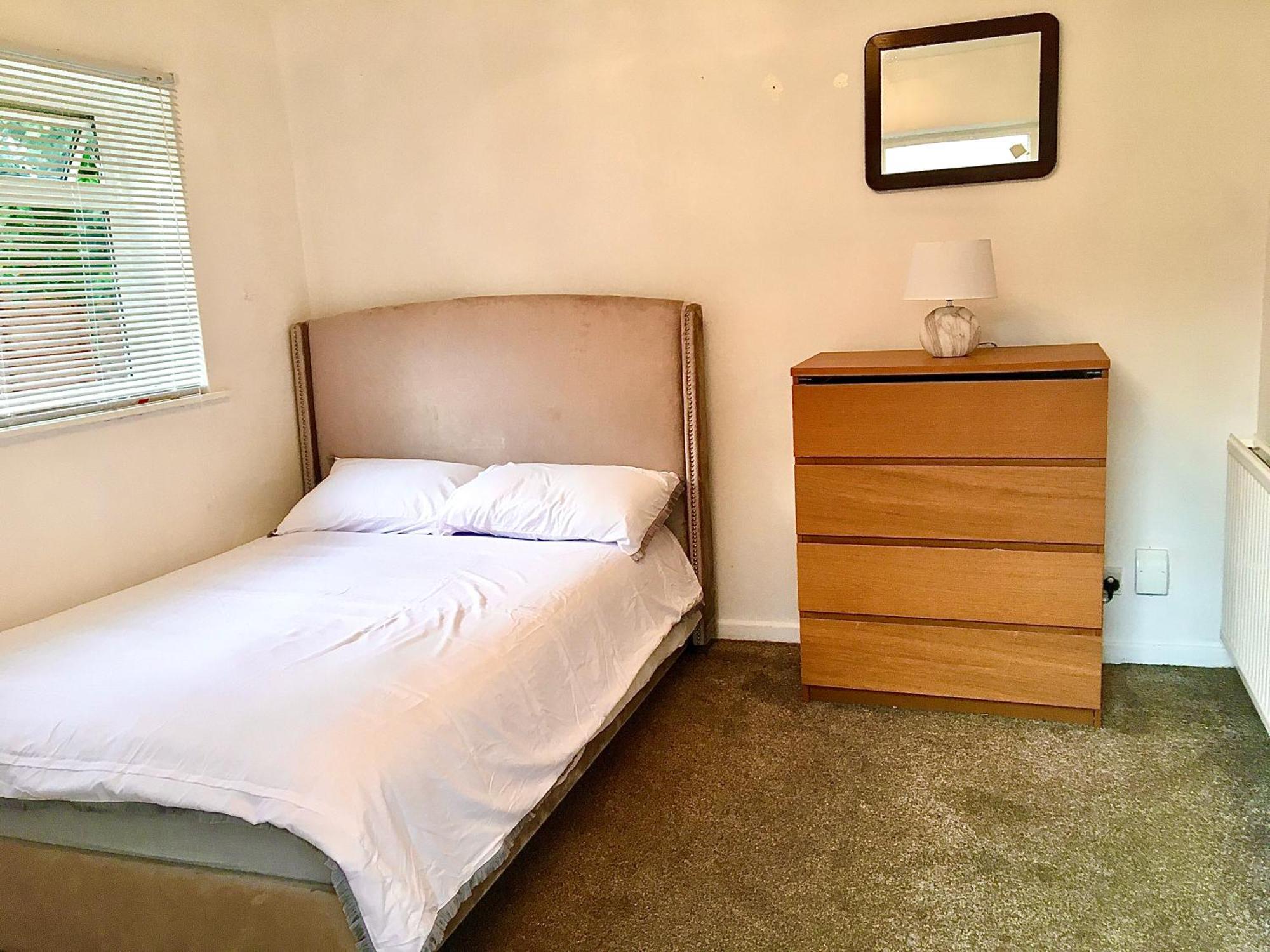 The Washington Sleeps 10 People Park 4 Cars Holiday home *
