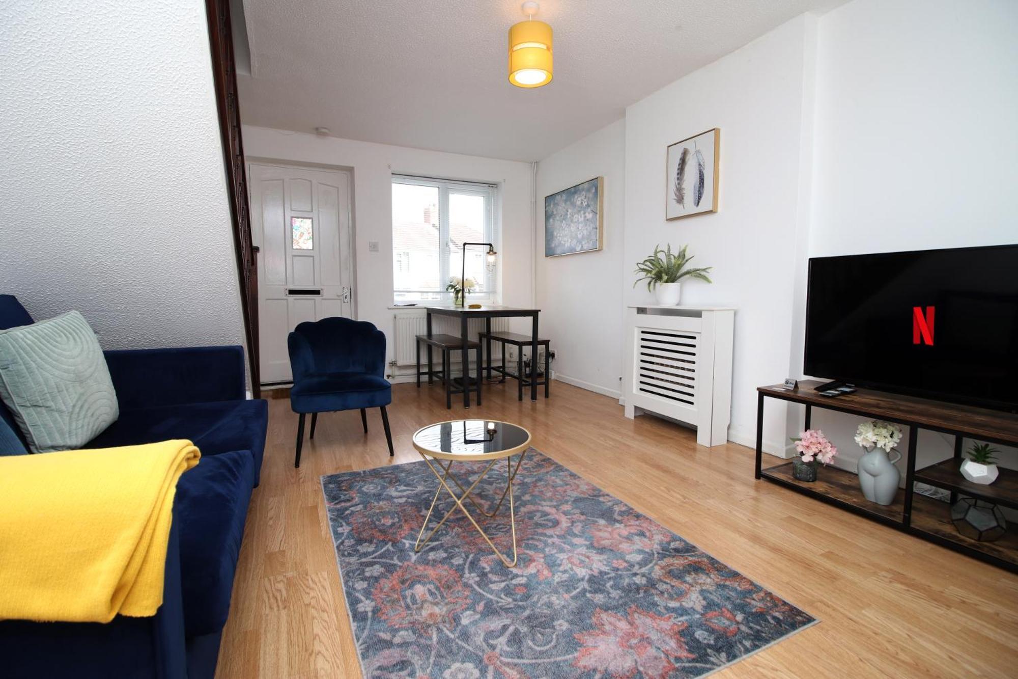 2bedroom Home- Free Parking, Wi-fi & Patio- Available For Long Or Short Term Holiday home Bristol