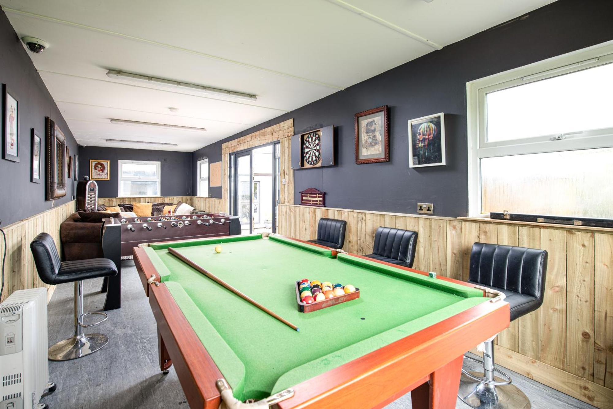 The Pine Including Games Room, Camp Fire & Hot Tub *