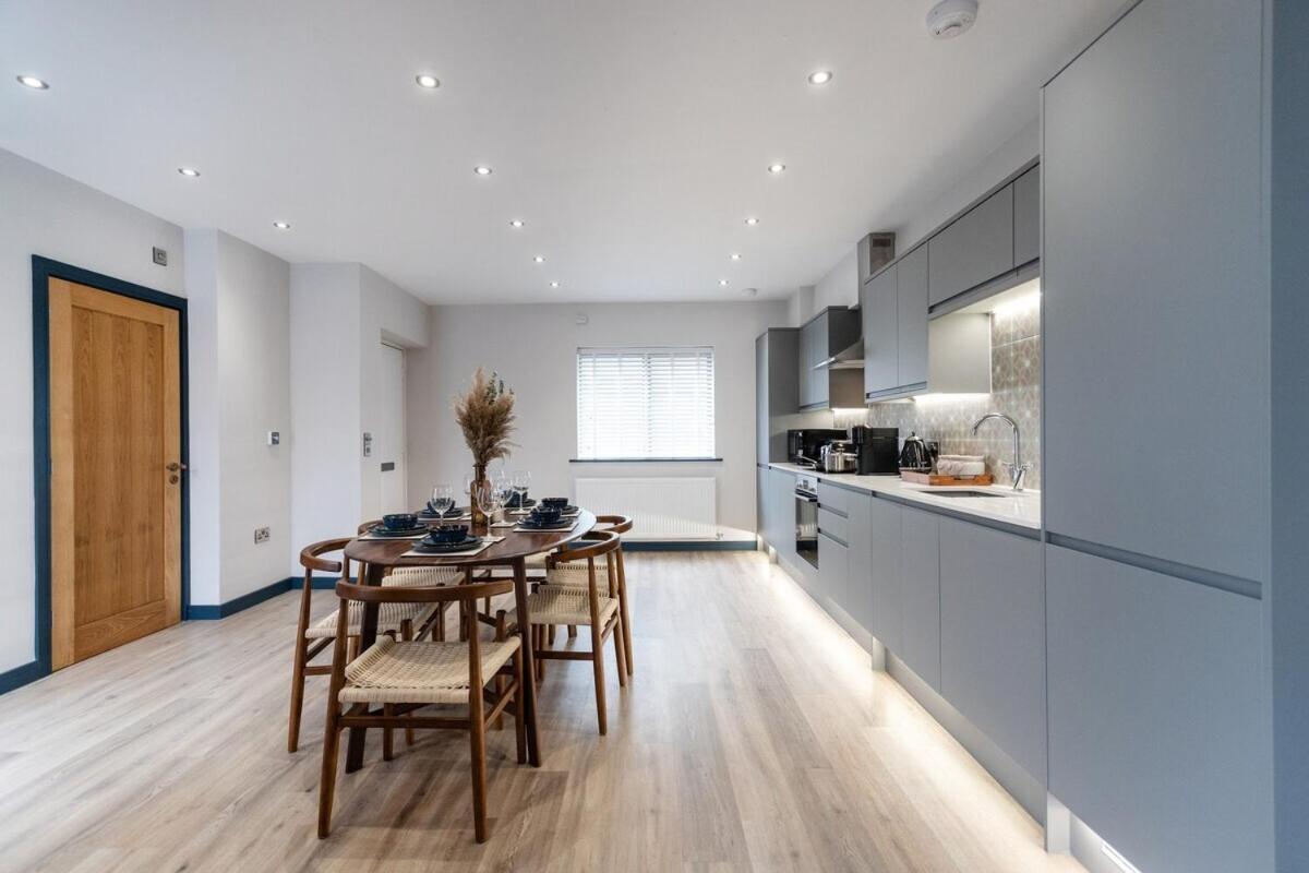 October Disc - Long - Contractors Apartment Bristol