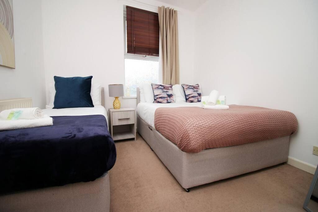 Apartment 2 Bedroom Apartment, 5 Guests Welcome, Free Off-peak Parking Bristol