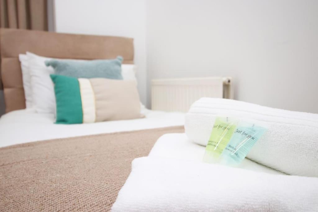 2 Bedroom Apartment, 5 Guests Welcome, Free Off-peak Parking Apartment Bristol