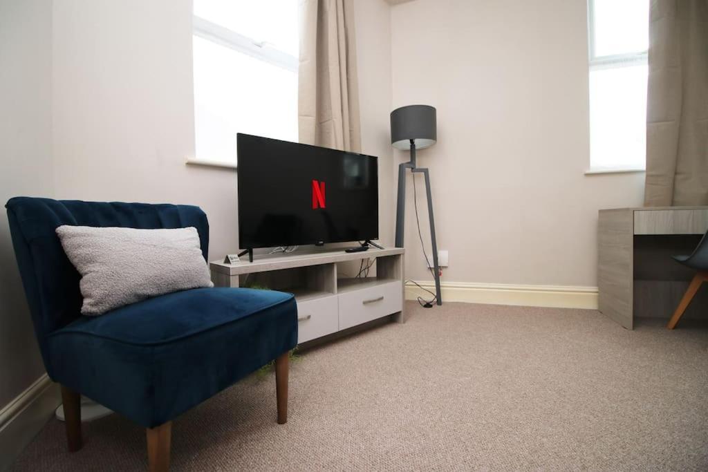 2 Bedroom Apartment, 5 Guests Welcome, Free Off-peak Parking * Bristol