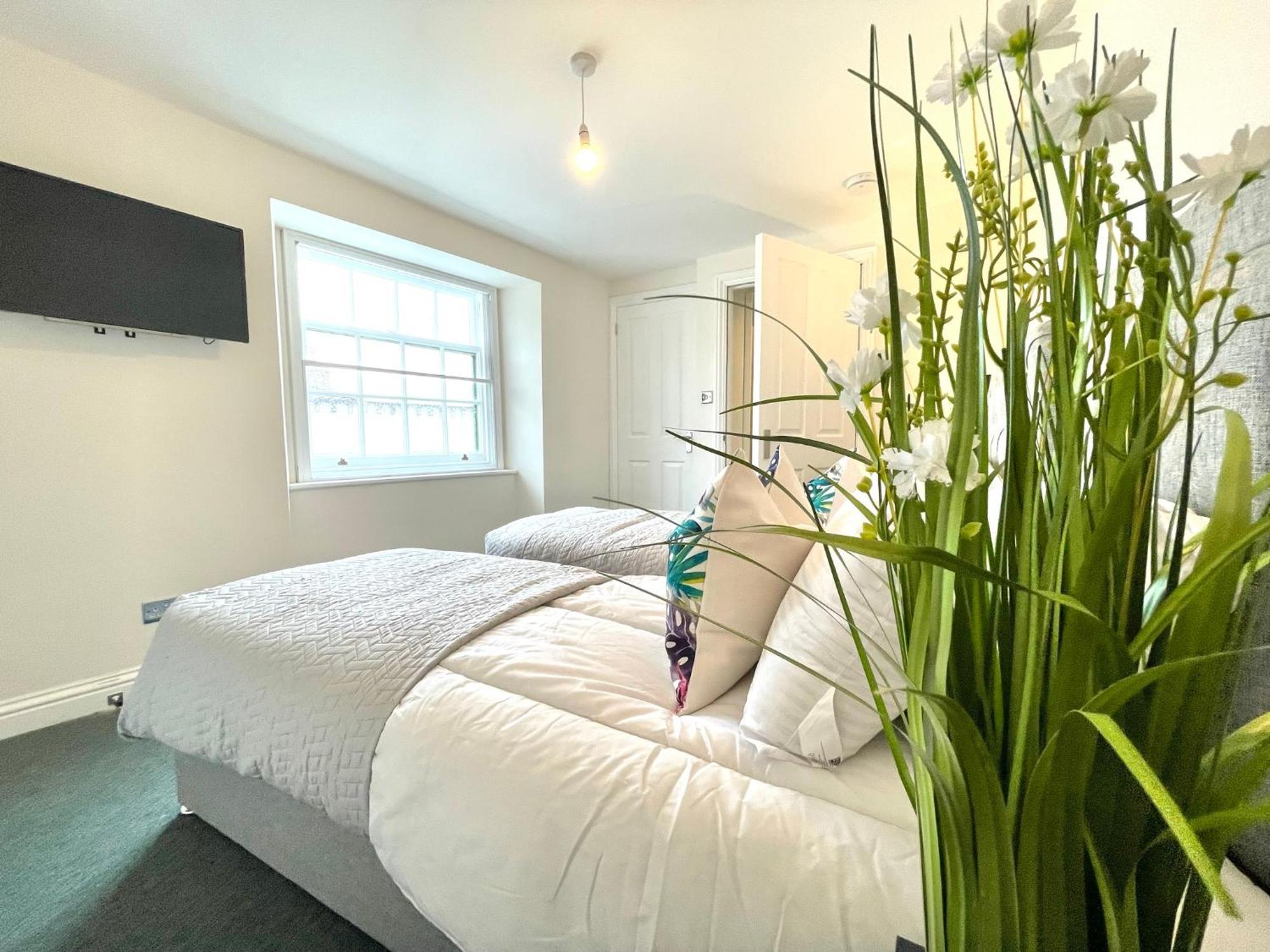 2 Bedroom Stopoverz Apartment