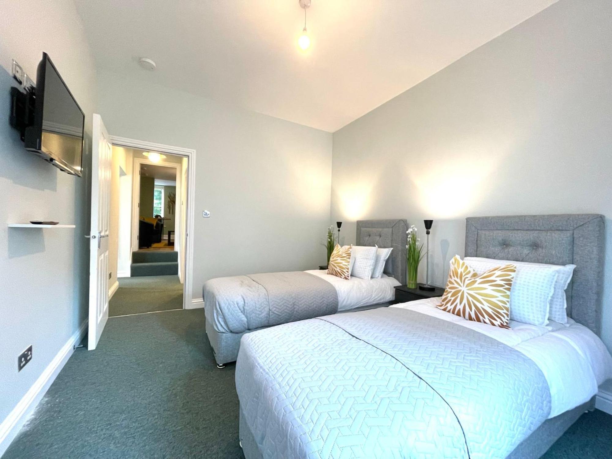 2 Bedroom Stopoverz Apartment Bristol