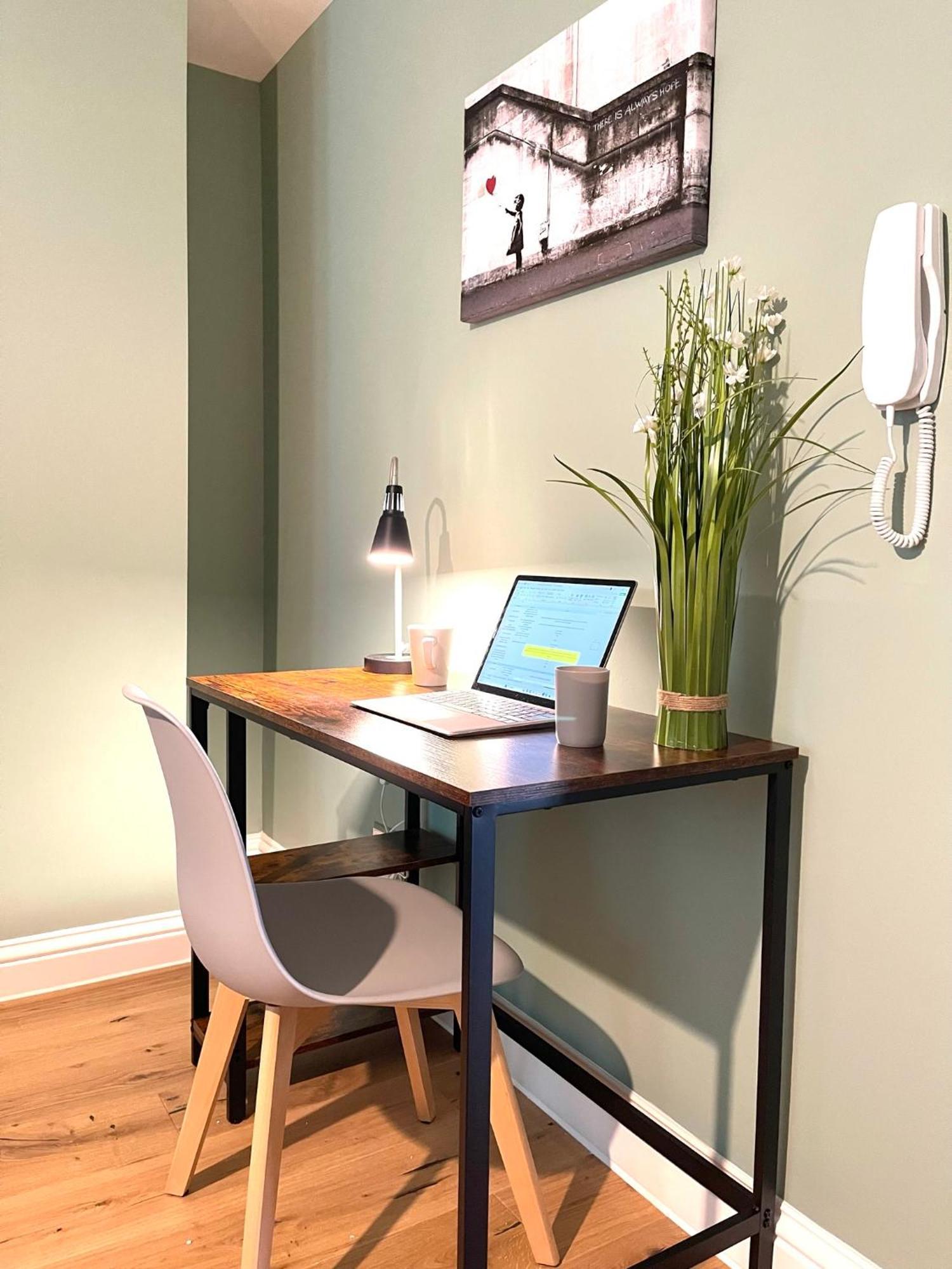 2 Bedroom Stopoverz Apartment Bristol