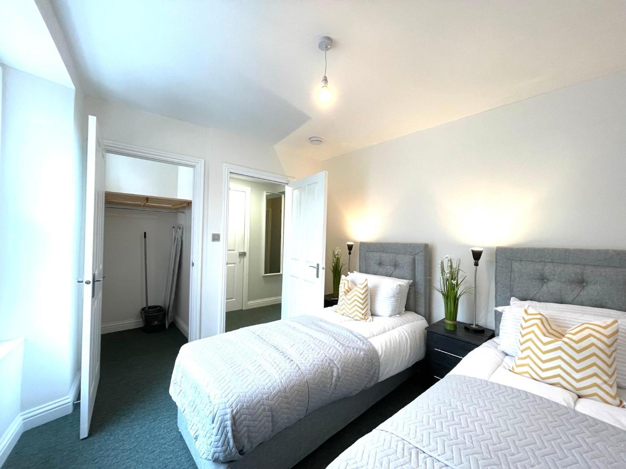 2 Bedroom Stopoverz Apartment