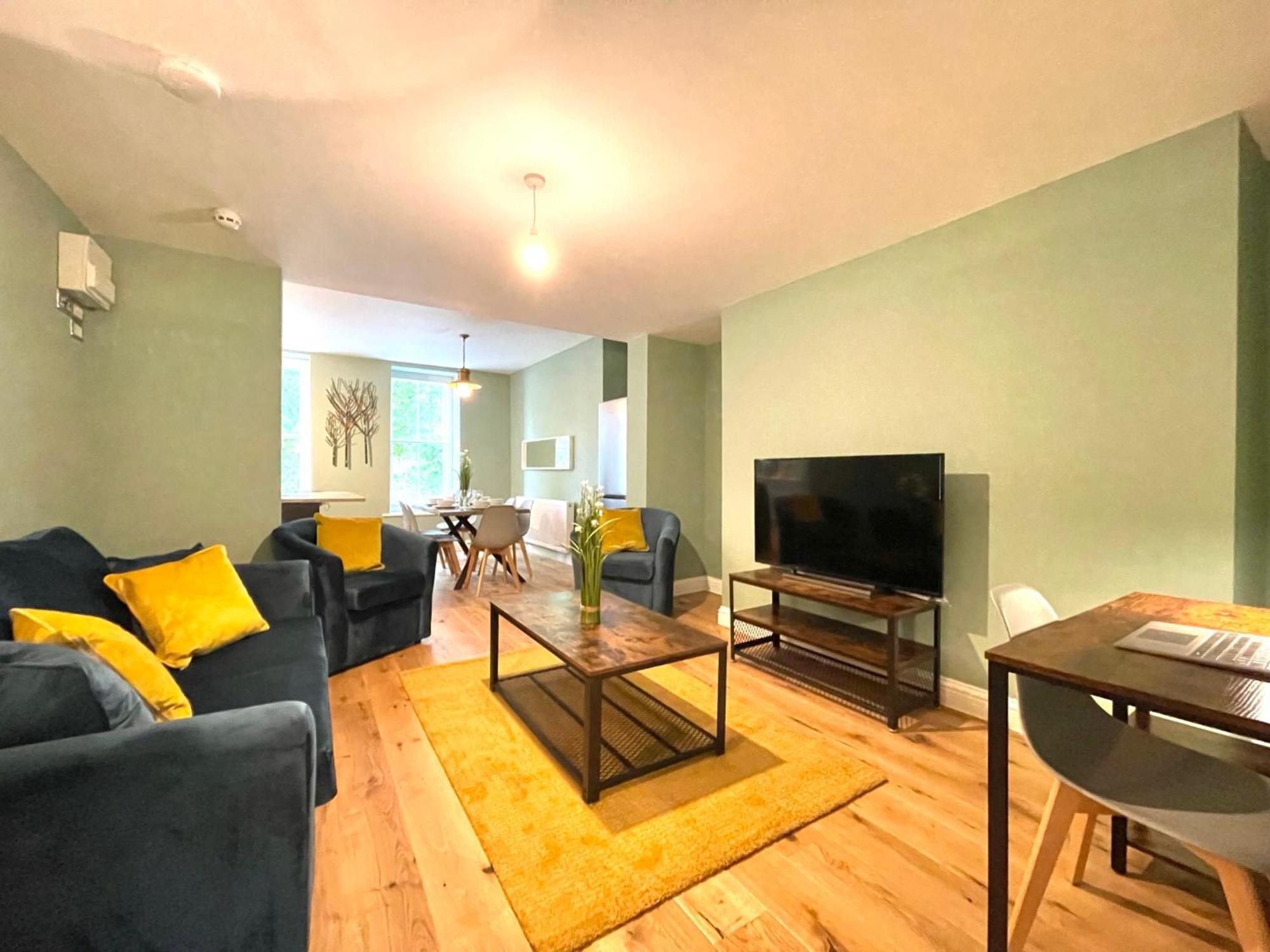 2 Bedroom Stopoverz Apartment