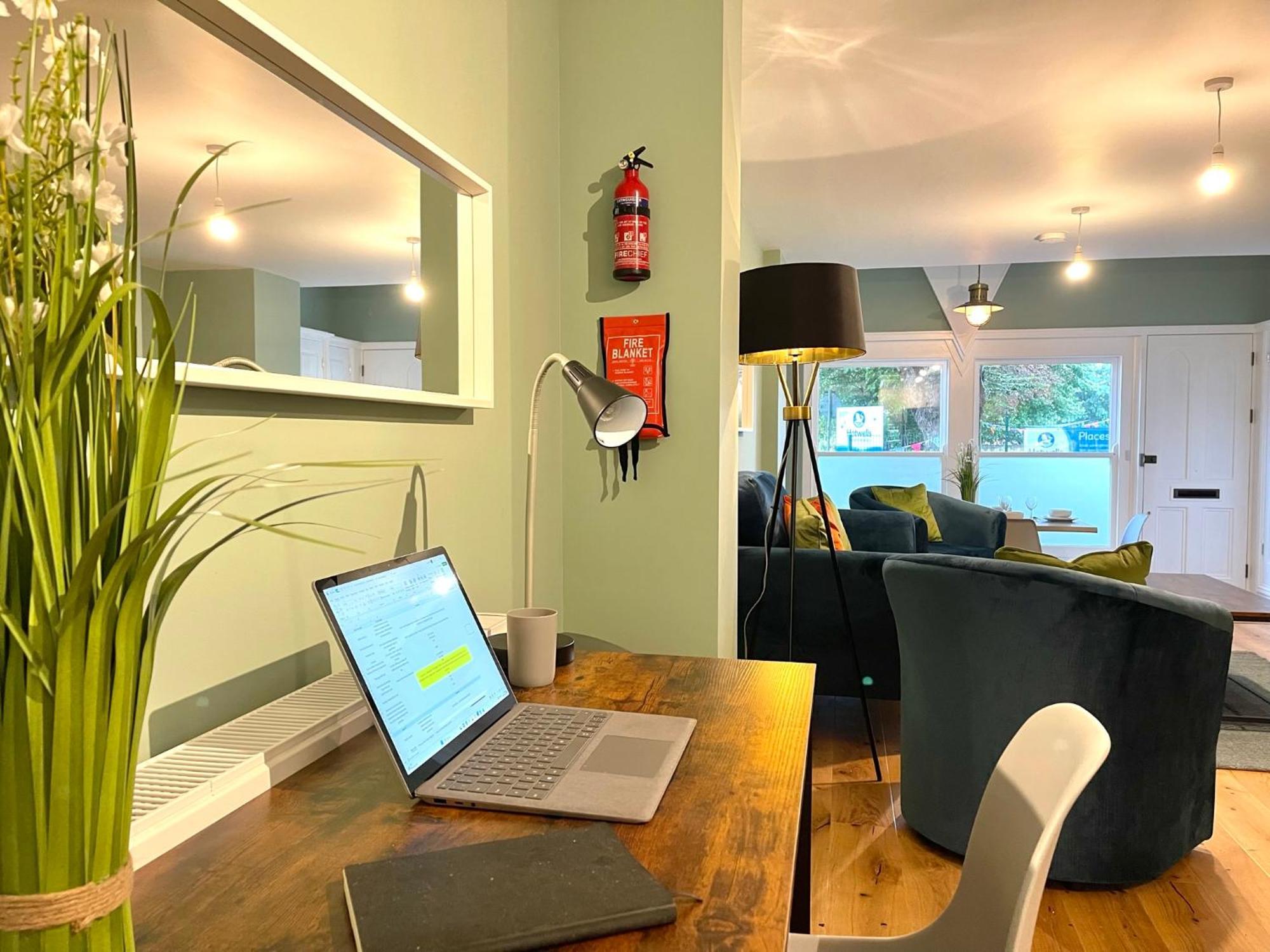 2 Bedroom Stopoverz Apartment Bristol